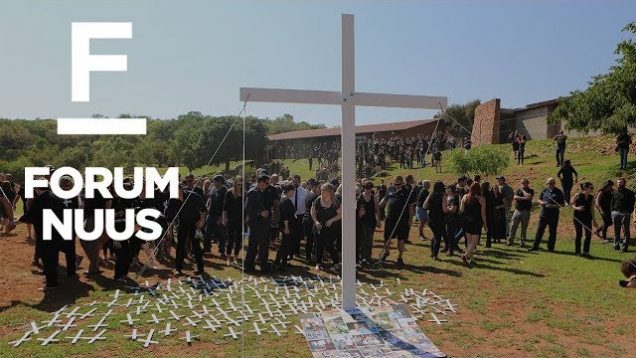 AfriForum en duisende Suid-Afrikaners wys in swart steun teen plaasmoorde
