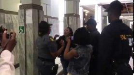 Drama in hof waar pastoor verskyn