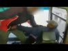 Leerders rand busbestuurder in die ry aan