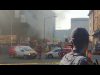Mense op dak vasgekeer toe brand uitbreek