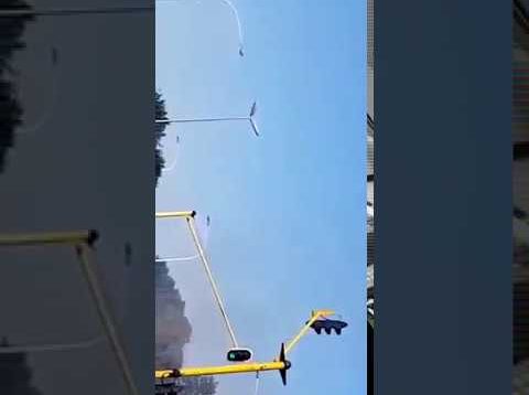 Rowers slaan op 2 geldwaens toe, 8 mense geskiet