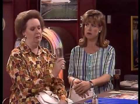 SAUK TV: Vetkoek Paleis: Seisoen 2 Episode 6 – Die cherrie is Koekie