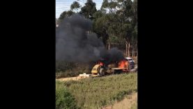Video: Betogers bestook vragmotor met petrolbomme
