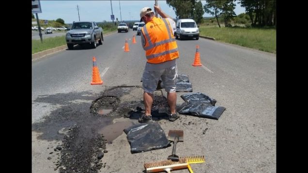 SAUK Nuus: Plaaslike Infrastruktuur is Nou Dodelik, Munisipaliteite, Skole, Polisie Stasies Bankrot!