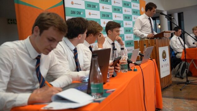 Dagbreek kraai koning in Dink of Sink – onvoorbereide debatskompetisie: (Universiteitsfinaal 2026)